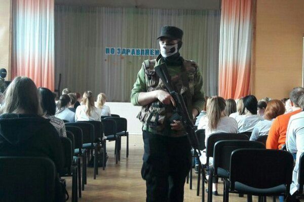 В колледж под Питером ворвались