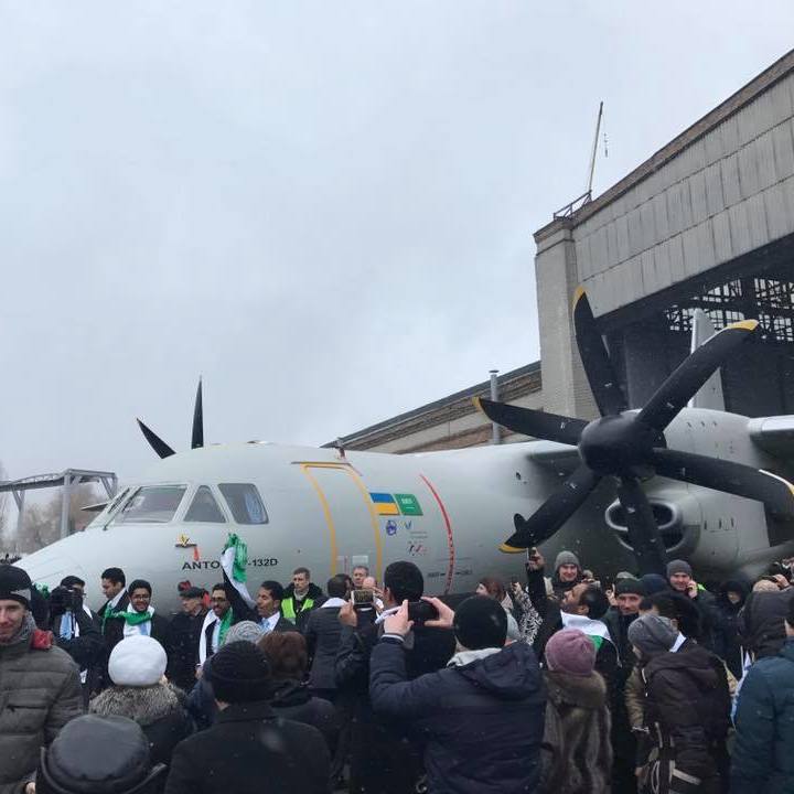 АН-132: презентація літака вартістю 30 млн та з розмахом крил 89 метрів