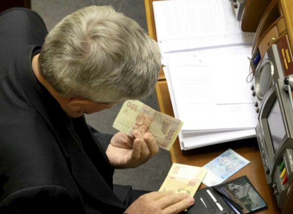 Зарплаты нардепов могут увеличится до 30 тыс. грн
