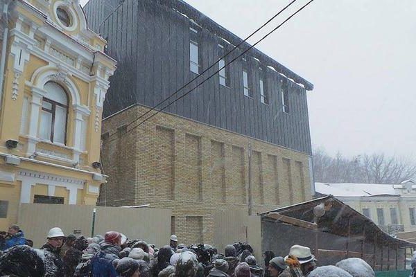 У Кличко взялись за снос нового Театра на Подоле