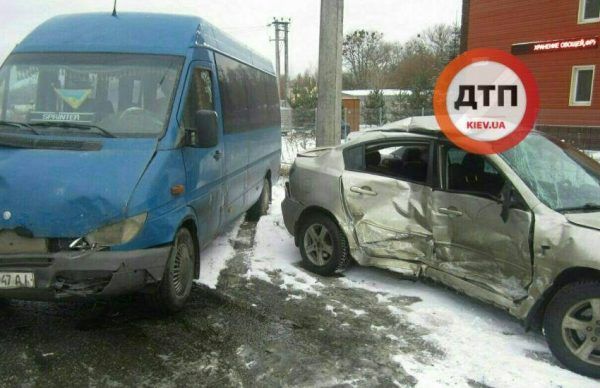 Аварія на трасі Київ-Одеса: маршрутка на швидкості протаранила іномарку