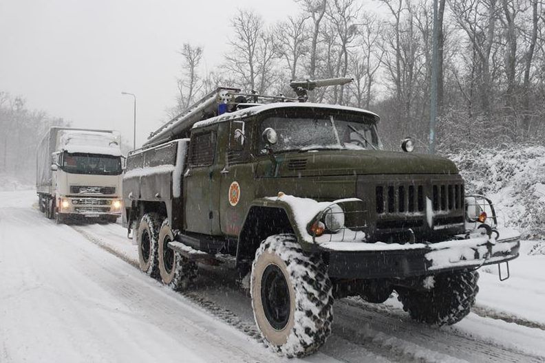 У Святвечір заметіль відключила світло у 7 областях, 60 авто застрягли під Одесою