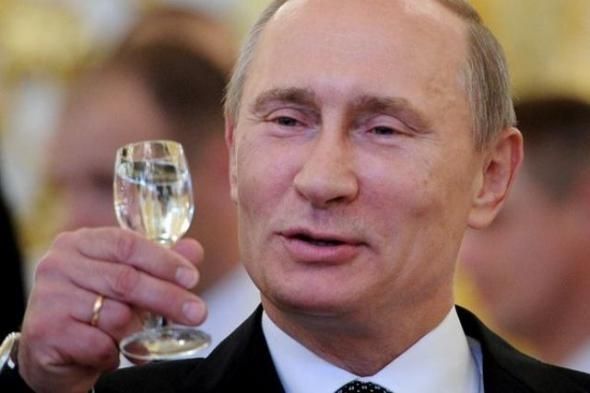 Путін позмагався на свята із Самогонниками