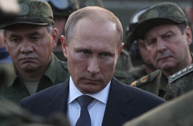 Новий план Путіна: паралізувати Україну та атакувати з моря
