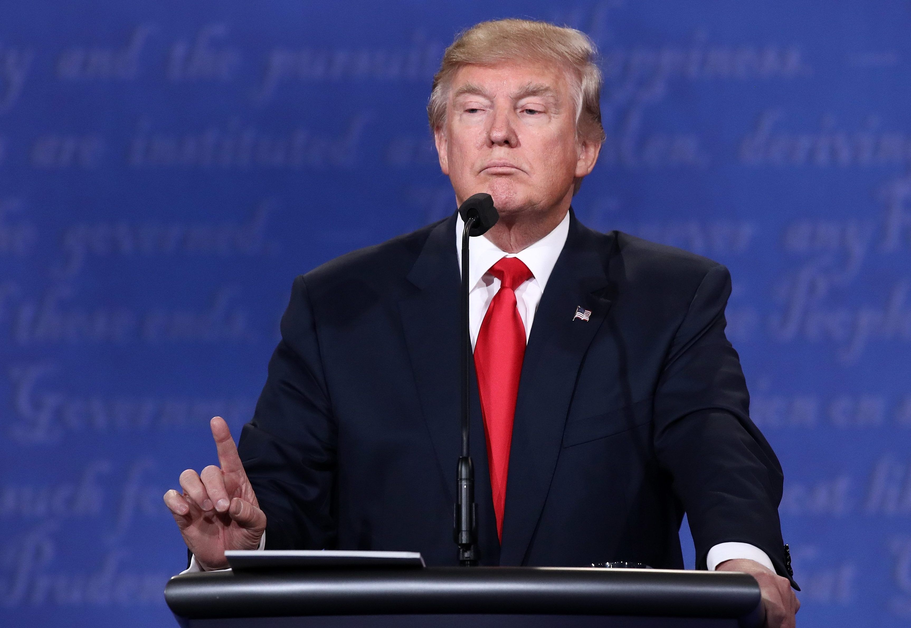 Трамп радий, що сподобався Путіну, та попросив дати шанс