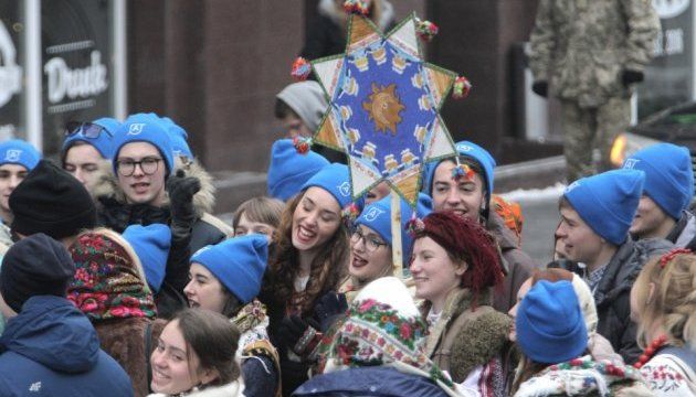 Парад вертепів у Харкові: півтисячі колядників вітають з Маланкою