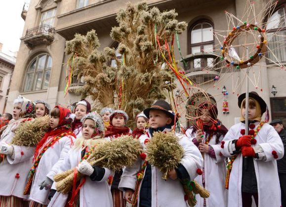 Старий Новий рік в Україні: щедра вечеря, ворожіння і парад вертепів