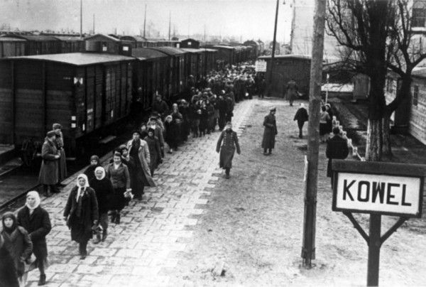Как нацисты вывозили украинцев в Германию