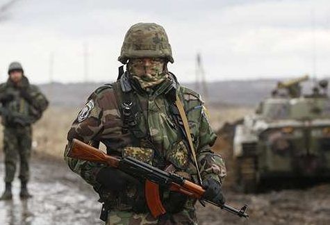 В Новоазовске местные перестреляли российских военных: 3 убитых, 9 раненых