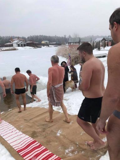 Як політики та зірки купаються на Водохреща Фото 4 03