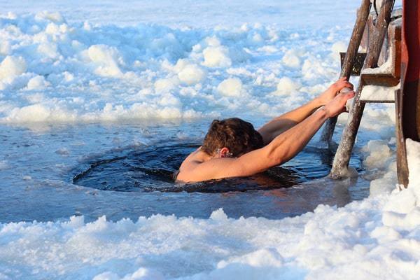 Водохреща 2017: масове купання в Одесі та вітання Шевчука в Києві