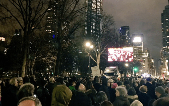 В Нью-Йорке протест: против Трампа выступили мировые звезды