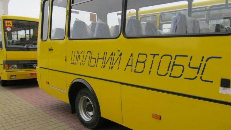 У школярів на Рівненщині відібрали автобус