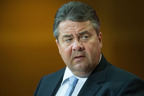 У Меркель назвали 2 країни, через які може розвалитися ЄС