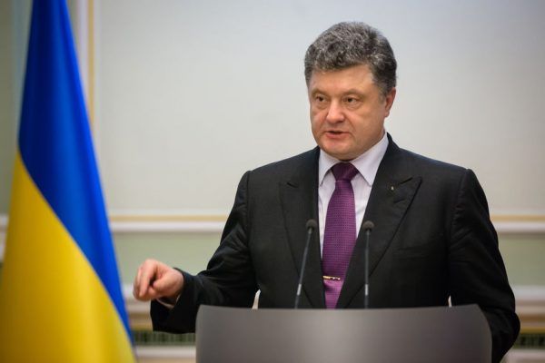 Порошенко терміново скликає Військову Раду – ЗМІ