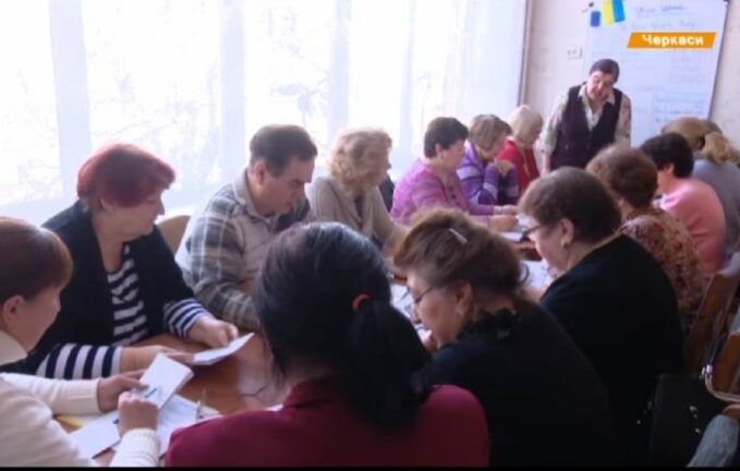 Пенсионеры учат английский, исполняя Стиви Уандера