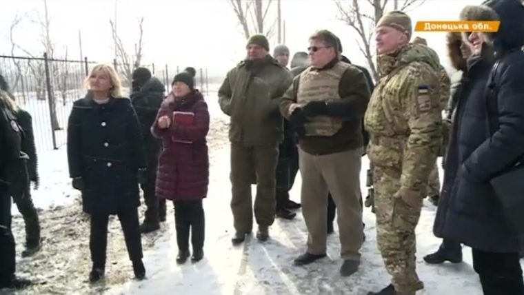 Лінкявічюс привіз в Авдіївку десятки тисяч євро