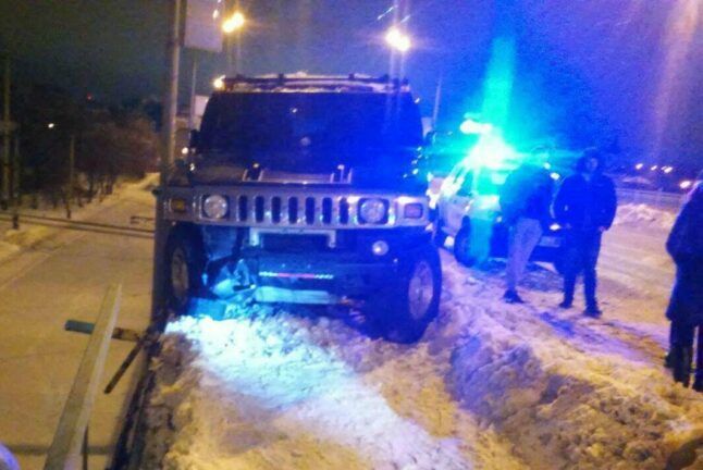 У Рівному п’яна 16-річна викрала Hummer і мало не вилетіла з мосту