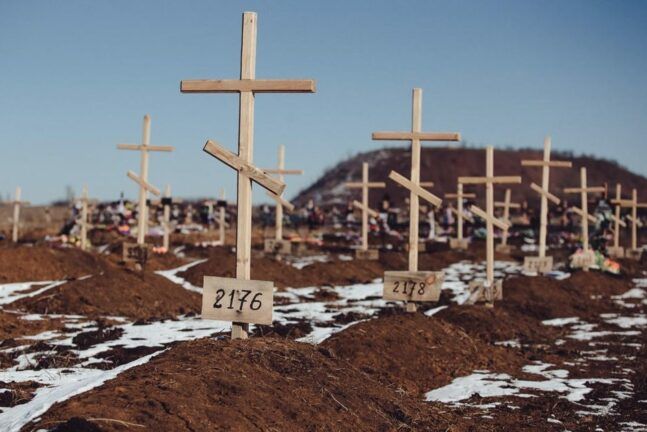 У Донецьку знайшли 100 свіжих могил бойовиків