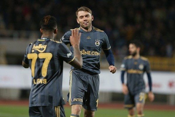 На Караваєві поставили хрест у Фенербахче