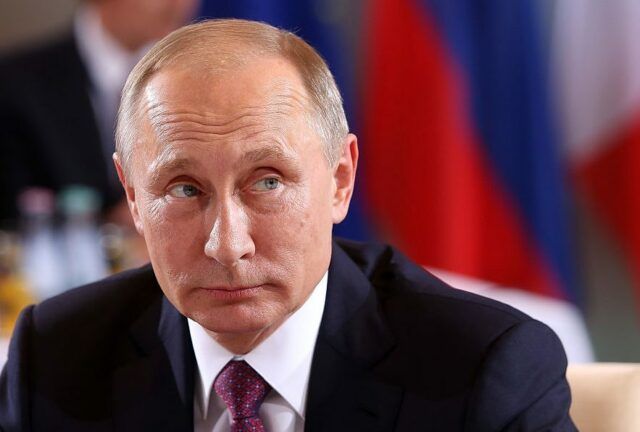 Путін назвав “старим дурником” посла, який просив не лізти в Україну