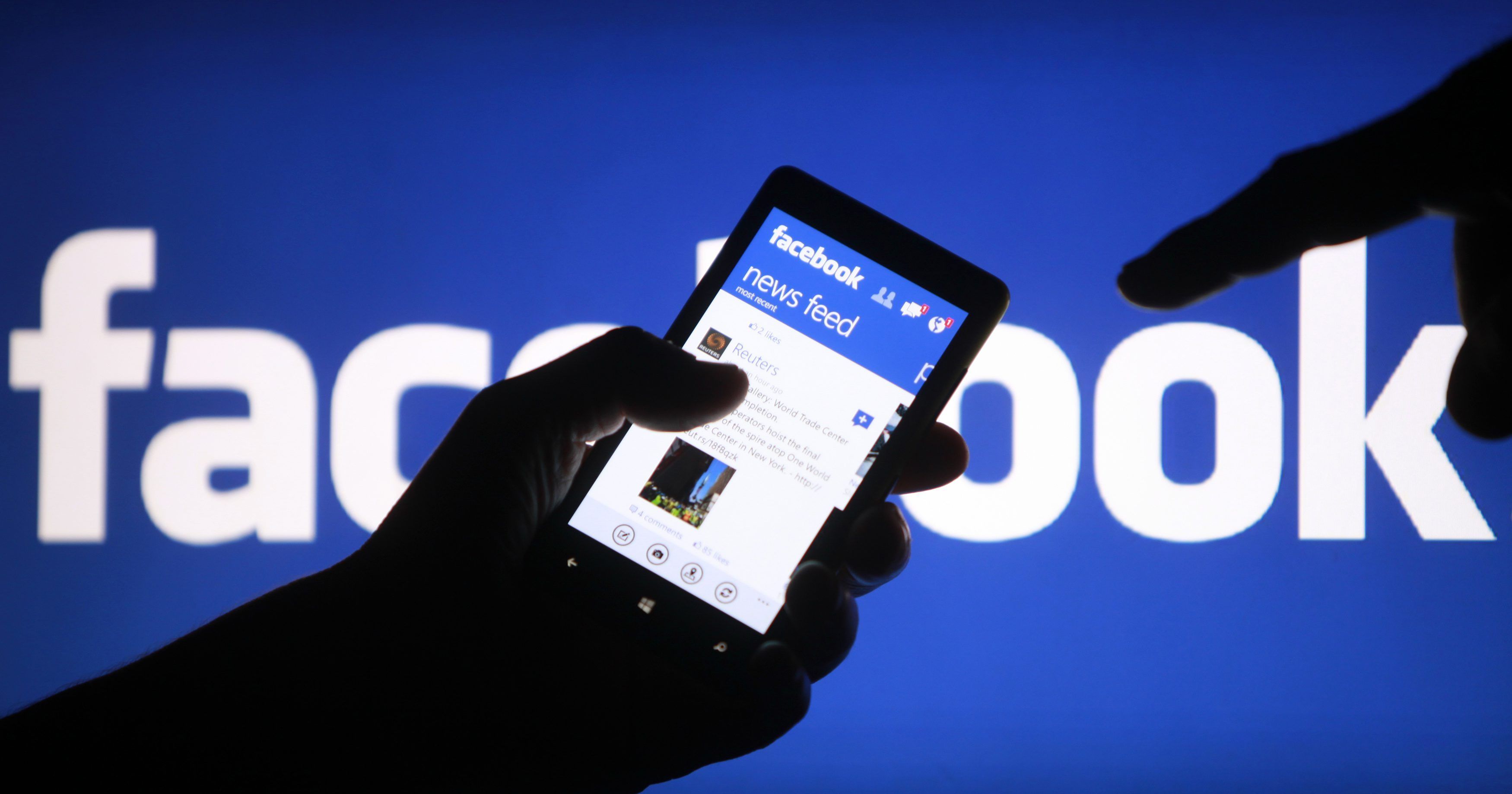 Facebook запускает в ленту больше местных новостей
