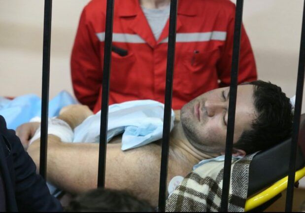 Автомайданівці заблокували Насірова в будівлі суду