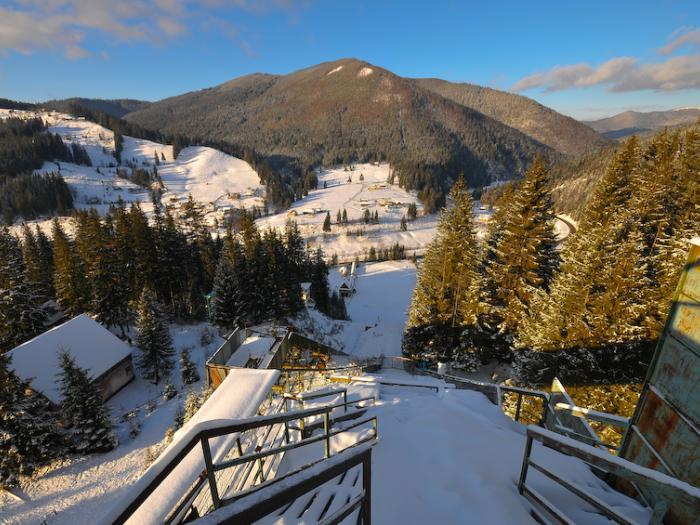 Порожні траси і заіржавілі підйомники. Чому занепадає курорт Ворохта