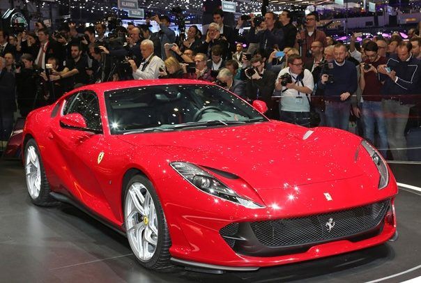 Спорткари та екологічні авто. Головні зірки автосалону в Женеві