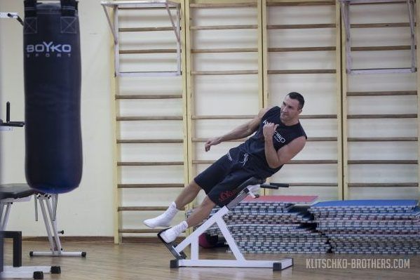 Кличко показал, как готовится к бою с Джошуа