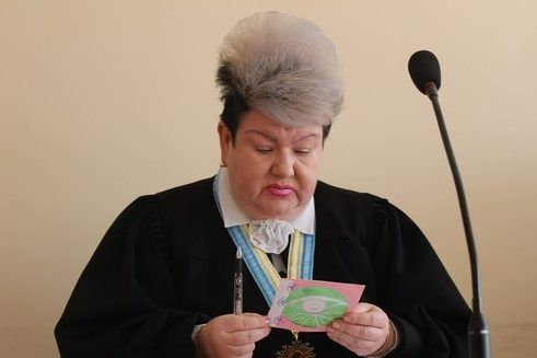 Судья Бандура с нашумевшем макияжем впервые ответила на насмешки