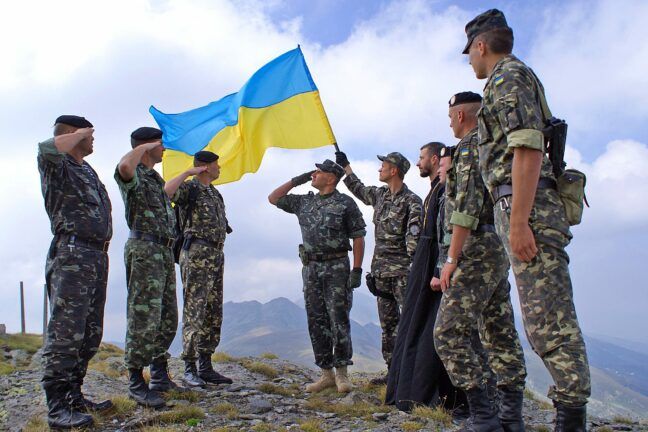 Офицеров запаса и пенсионеров просят вернуться в армию