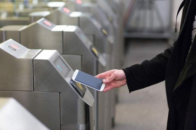 Проезд в метро можно будет оплатить смартфоном