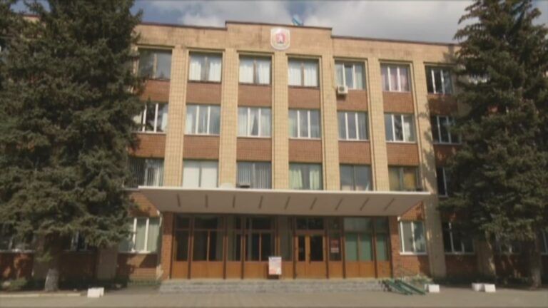 Впервые в Украине закрыть сельскую школу запретил суд