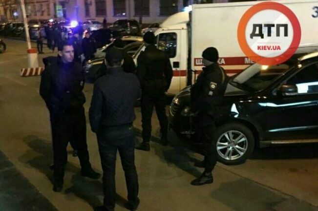 В центре Киева расстреляли машину – есть раненый