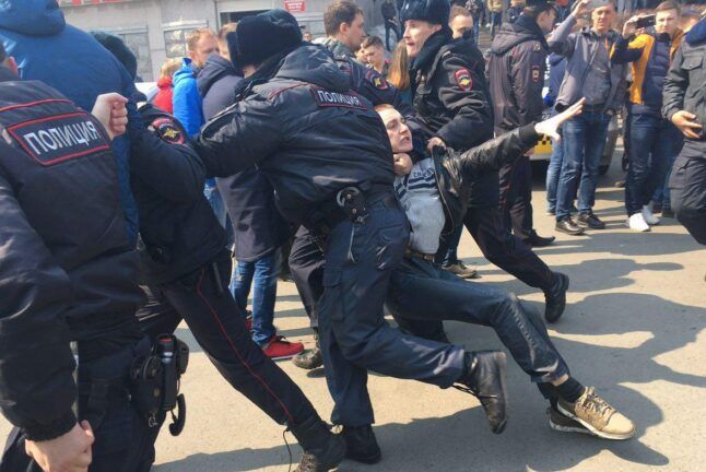 Протести в Росії: силовики масово затримують учасників мітингів