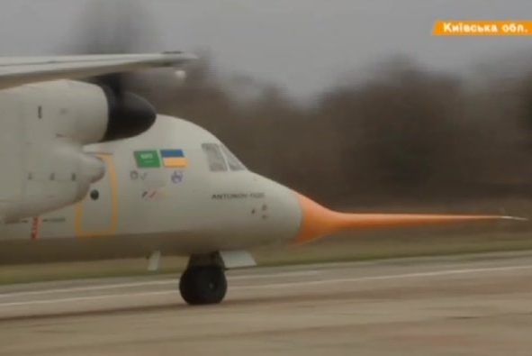 Новий український Ан-132 за $ 50 млн: піднімає 9 тонн, вміщує 75 десантників