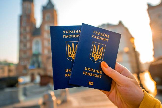 Чому Україні не дають безвіз