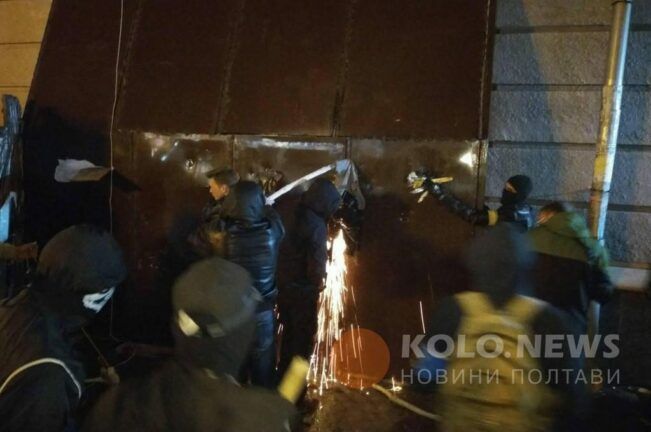 В Полтаве протест против застройки арки, есть раненые