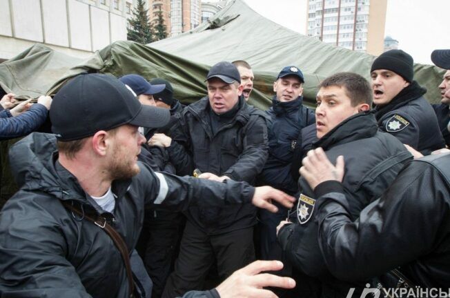 В Киеве драка на митинге водителей маршруток