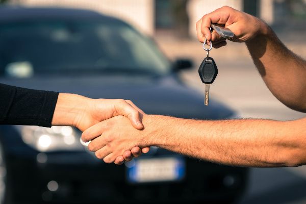 Б/в автомобілі здешевшають на 50%