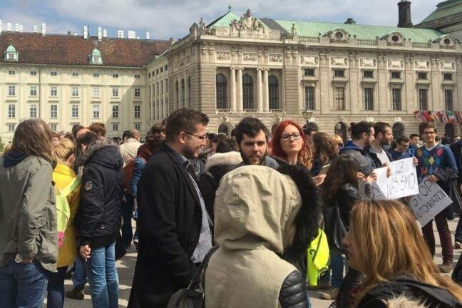 У Сербії масові мітинги проти новообраного президента