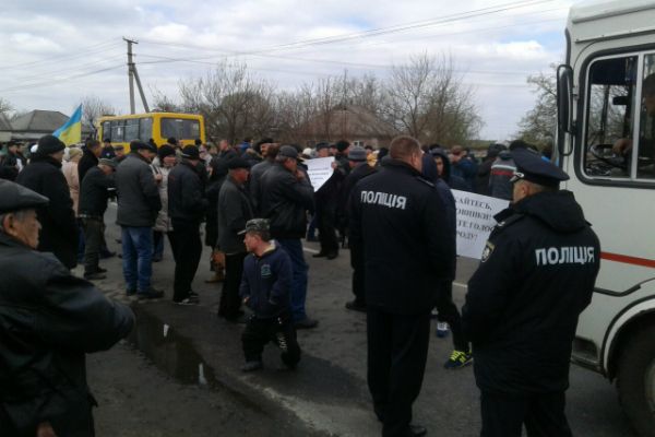 Під Кременчуком авто протаранило натовп мітингувальників