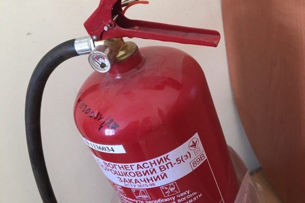 У Києві 7 школярів травмувалися вогнегасником