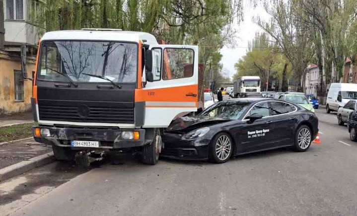 В Одесі на тест-драйві розбився Porshe за 3 млн гривень Фото 1 В Одесі на тест-драйві розбився Porshe за 3 млн гривень Фото 1