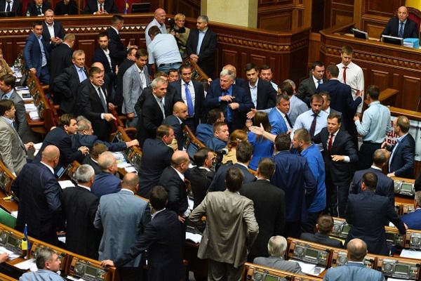 Насіров у кімоно, Онищенко на коні. Які федерації очолили політики