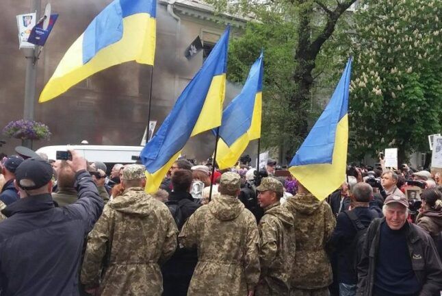 У Києві в поліцію кинули димову шашку під час проросійської ходи