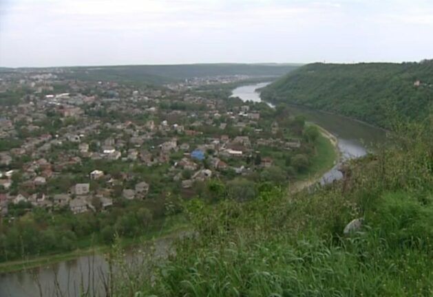 Село на скелі і без криниць – вражаючі реалії буковинського Хрещатика