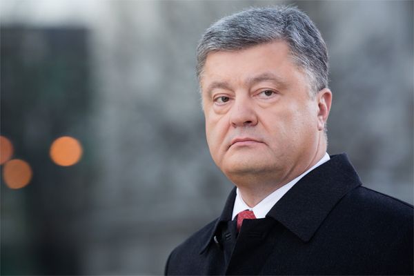 Порошенко: Син одягнув футболку Russia на Хелловін