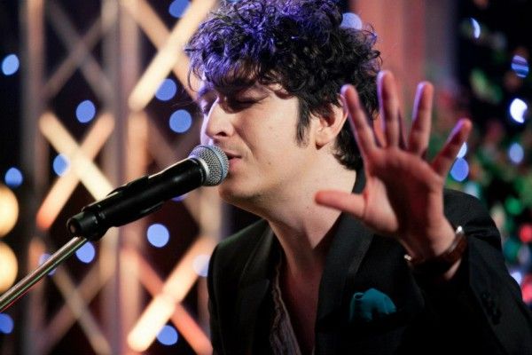 Pianoбой почув свою пісню від вуличного музиканта в Києві і почав підспівувати